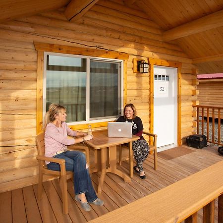 Young'S Motel Ток Екстериор снимка