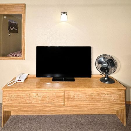 Young'S Motel Ток Екстериор снимка