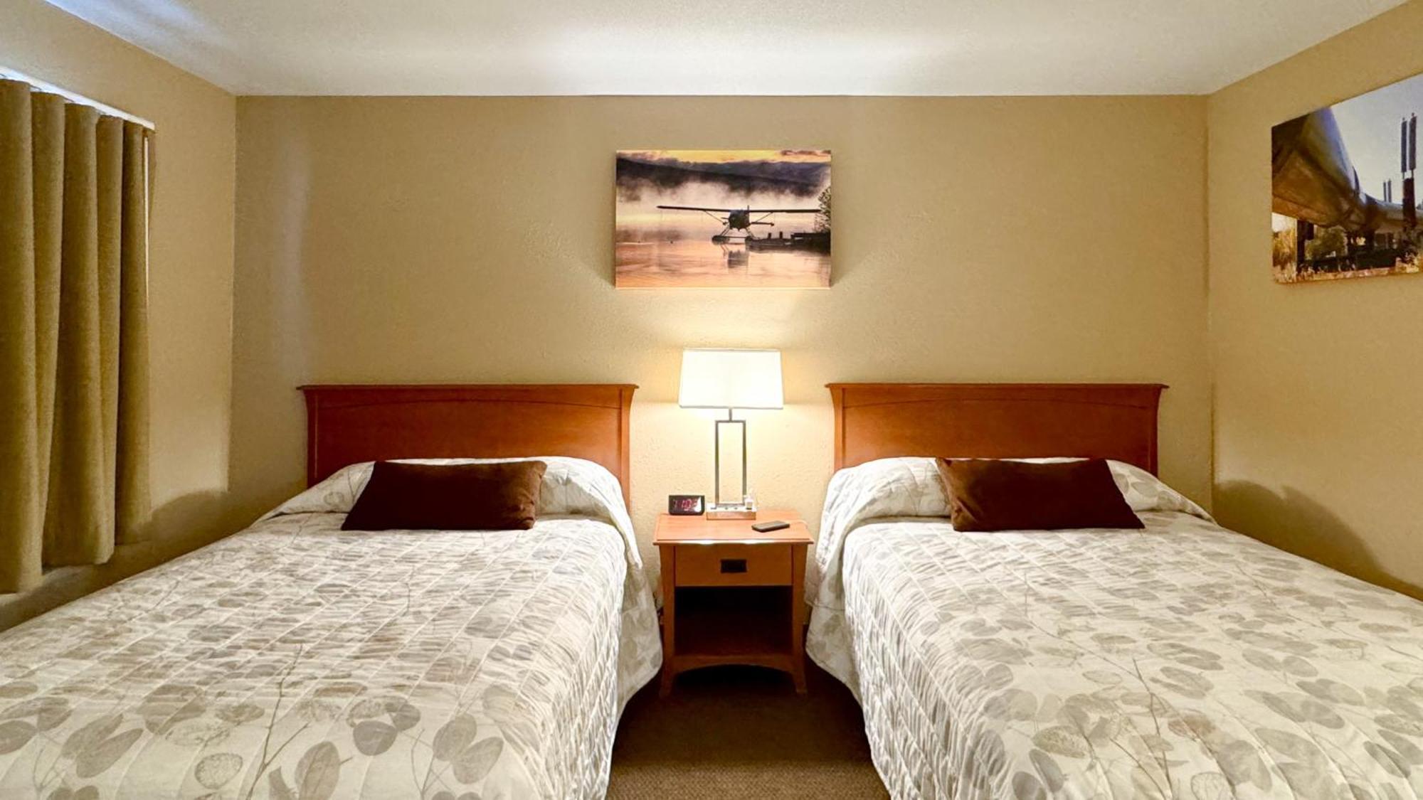 Young'S Motel Ток Екстериор снимка