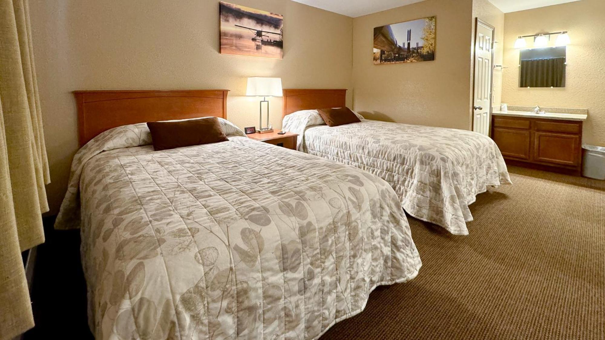 Young'S Motel Ток Екстериор снимка