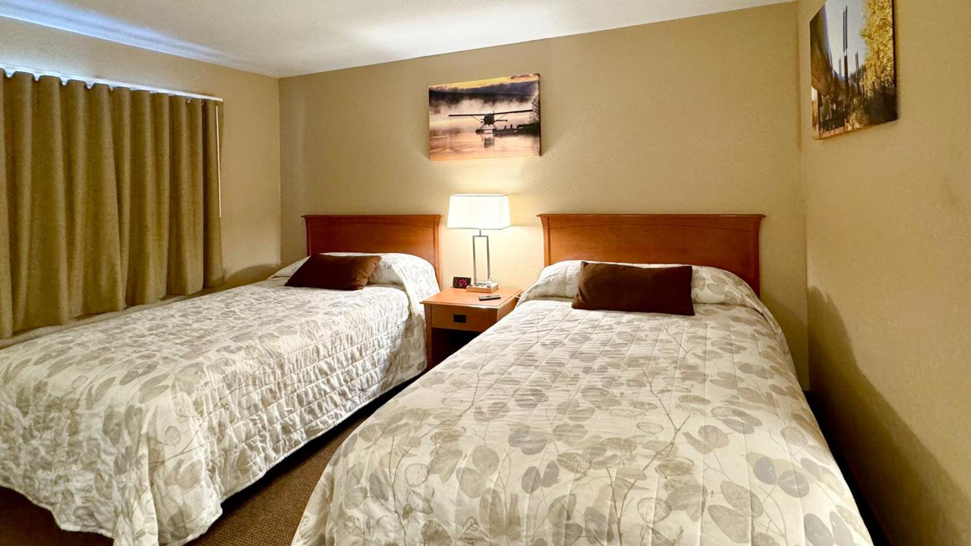 Young'S Motel Ток Екстериор снимка
