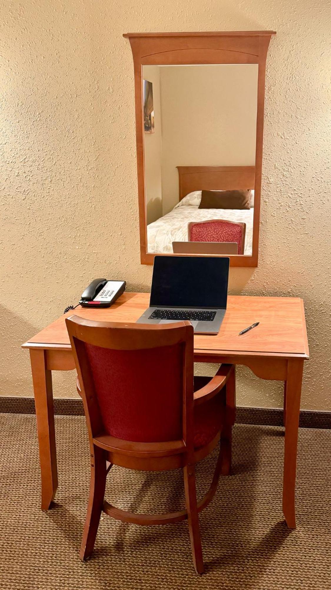 Young'S Motel Ток Екстериор снимка