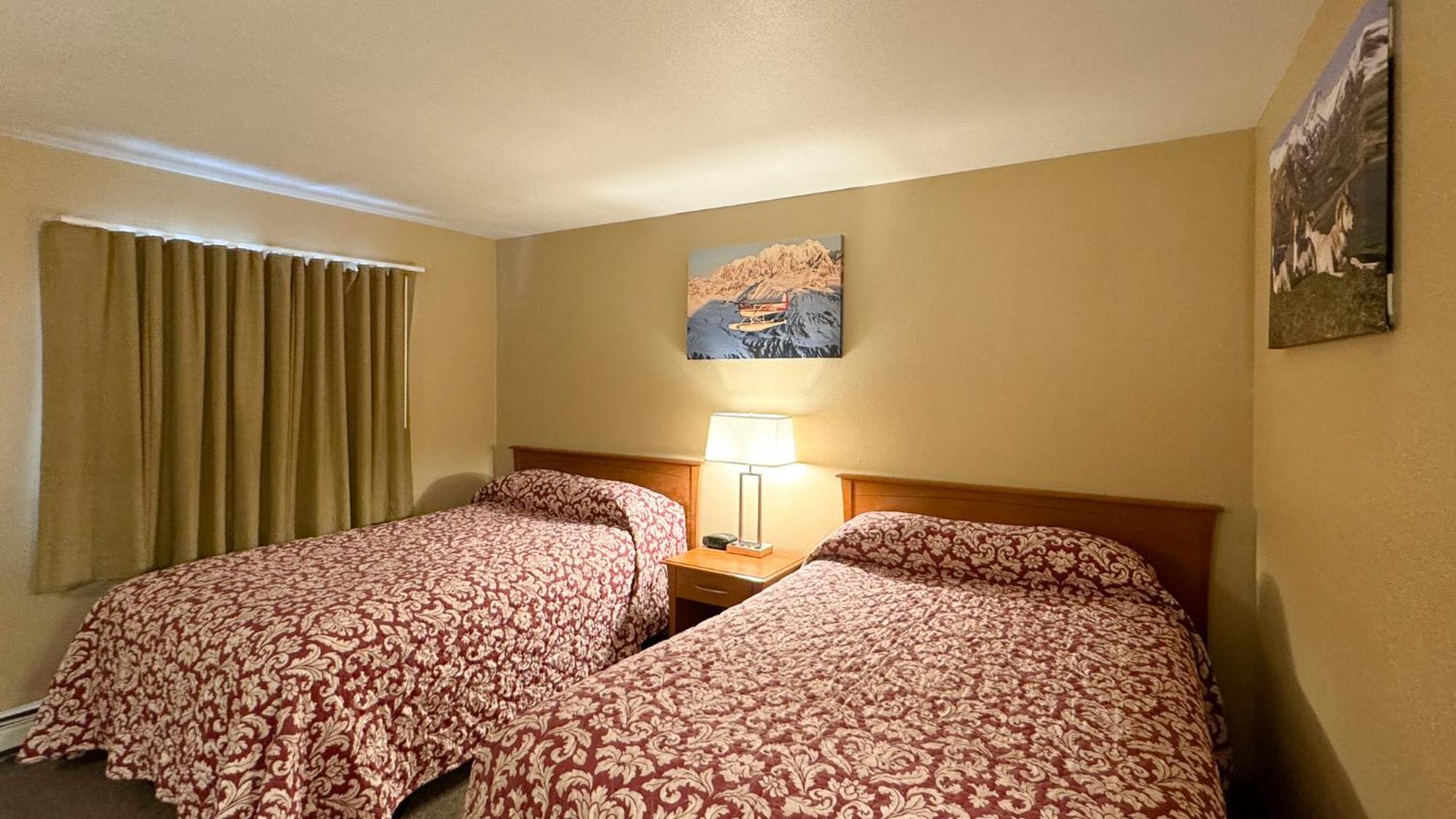 Young'S Motel Ток Екстериор снимка