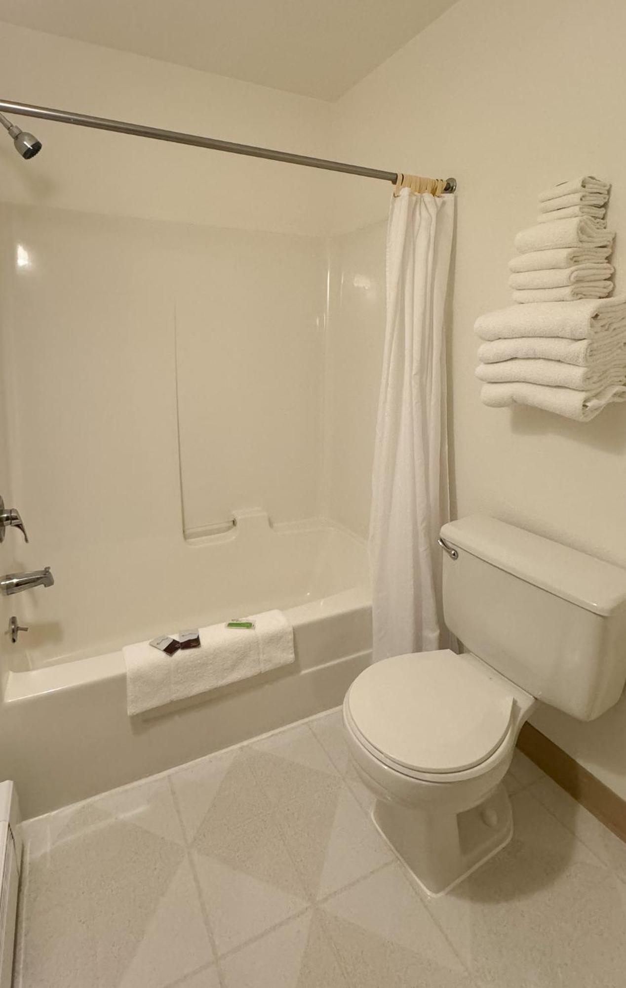 Young'S Motel Ток Екстериор снимка